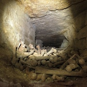 地下墓穴